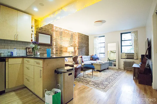 Rented by City Connections Realty | media 28