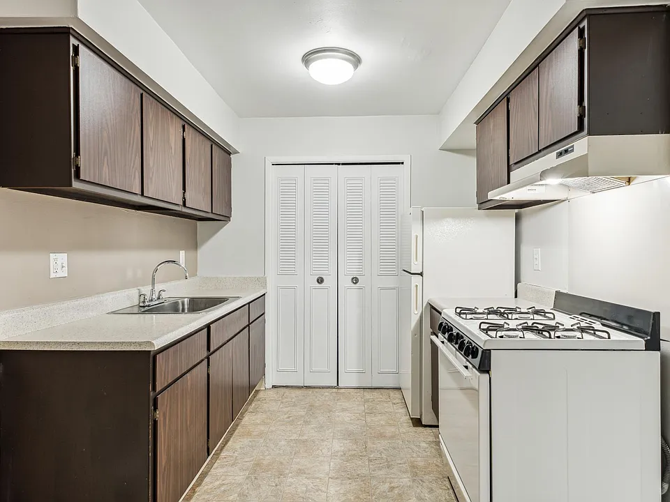 Pointe West Apartments