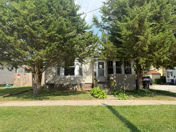 209 Sherman Pl, Waukegan, IL 60085