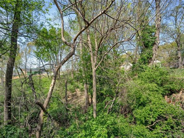 922 NW Valley Ln, Riverside, MO 64150