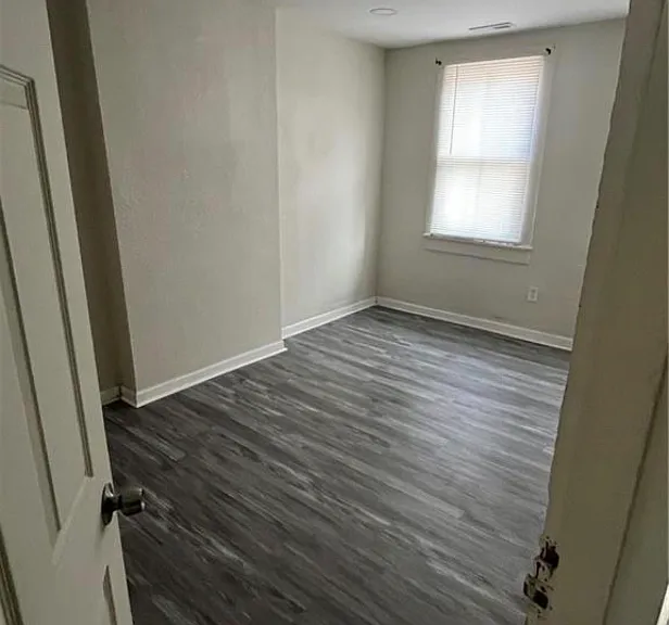 1723 Lasalle Ave — Photo 4