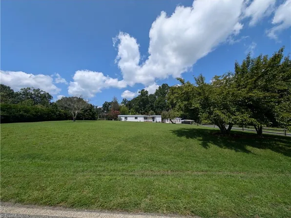 4005 Wyo Rd, Yadkinville, NC 27055