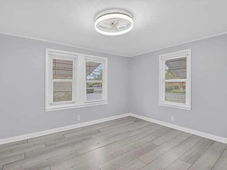239 NW 6th Ave — Photo 18