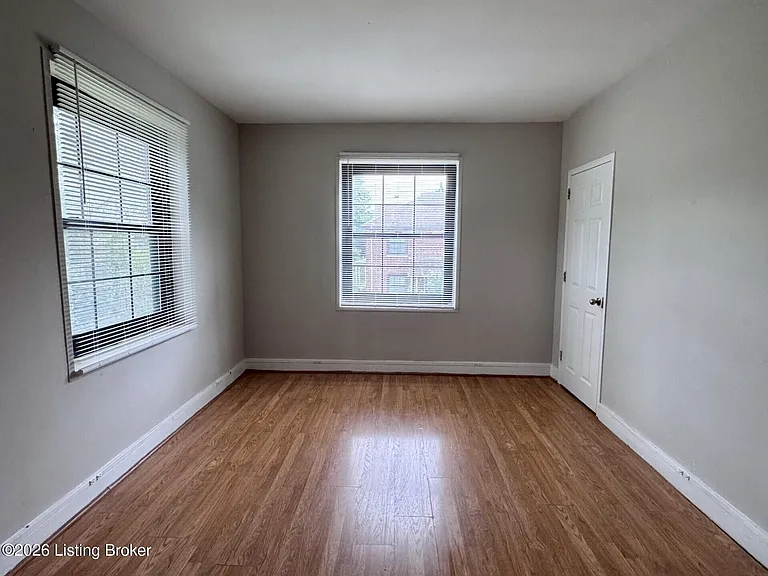 12 1/2 College Ct — Photo 4