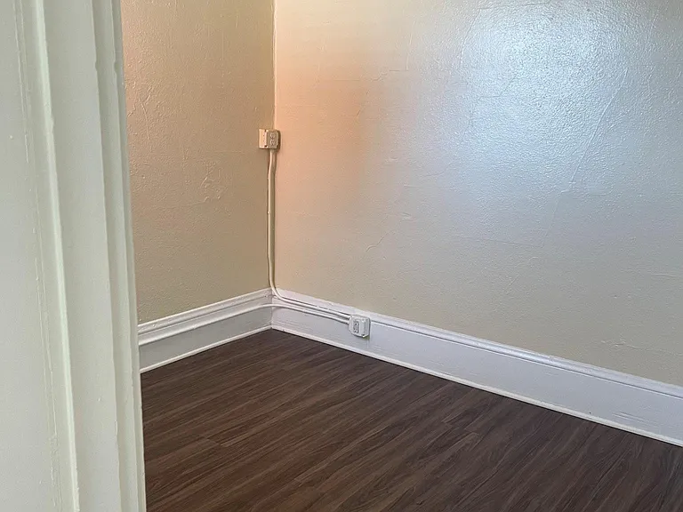 12440 SW Broadway St #3 — Photo 7