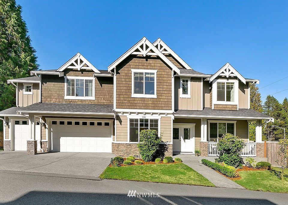 Beautiful Redmond home located on Corner Lot and CENTRAL AC!