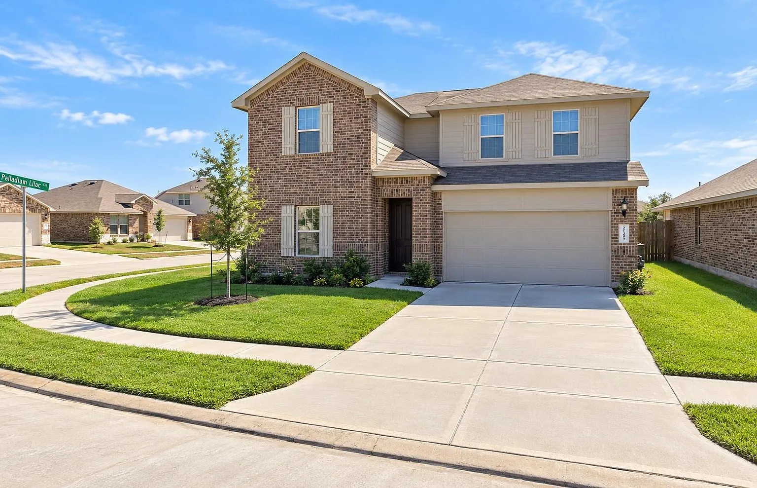 4 bed, 3.0 bath, 2692 sqft, $2,400 — Photo 1