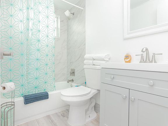 5th image of 1446 Ocean Dr APT 15