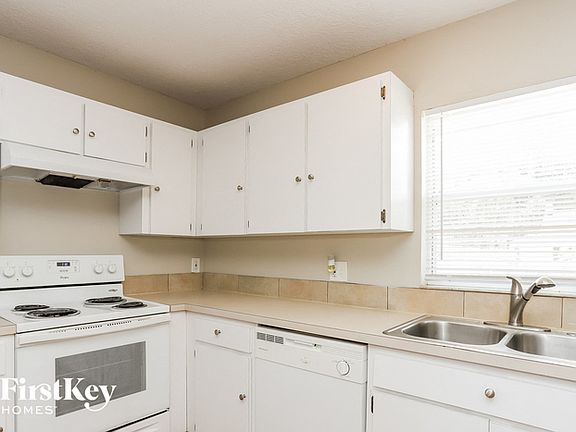 5th image of 1210 E Palifox St