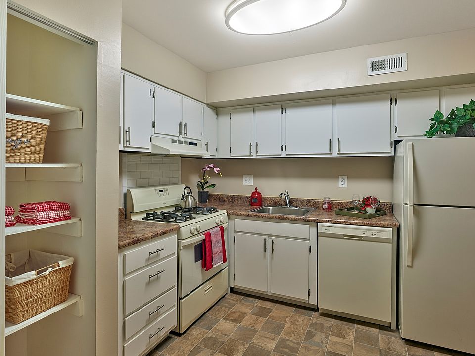 Haynes Run Apartments Kitchen