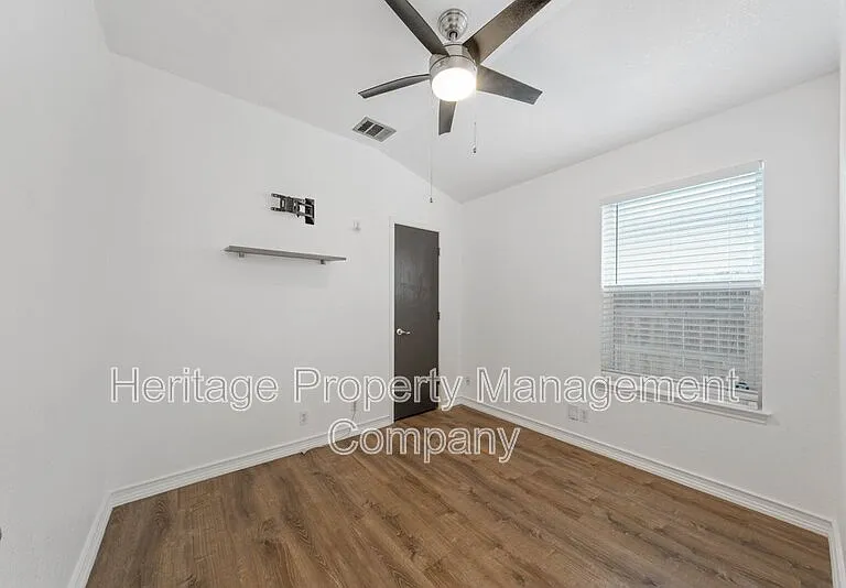 719 Eagle Trl — Photo 21