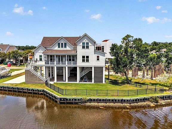 3rd image of 8 Riversbend Dr