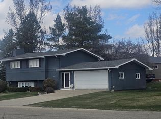 913 13th Ave SW, Jamestown, ND 58401