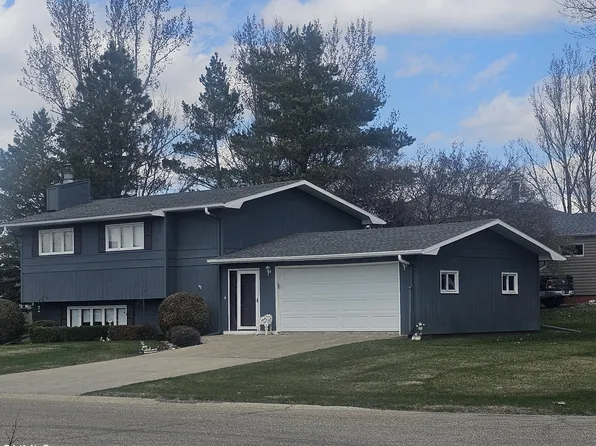 913 13th Ave SW, Jamestown, ND 58401