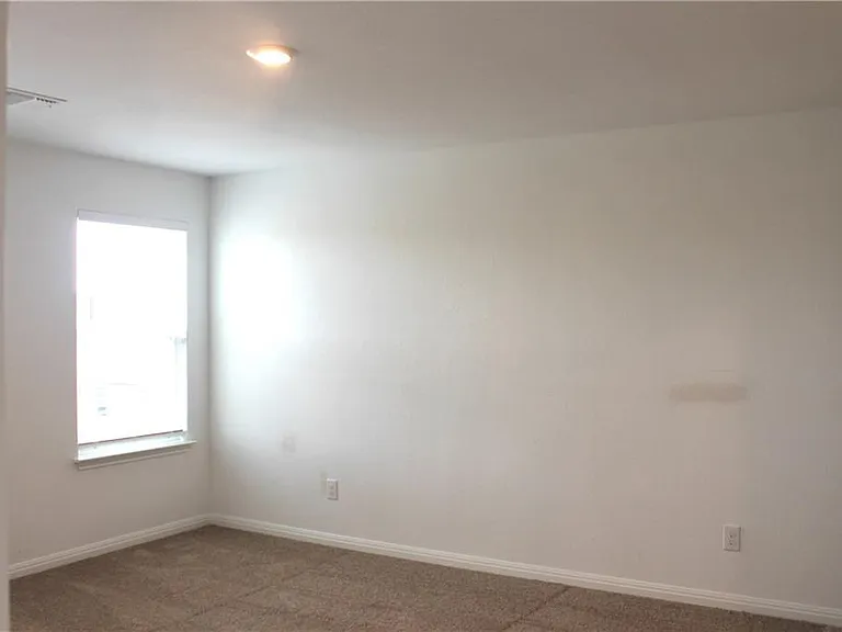 101 Maywood Ln — Photo 13