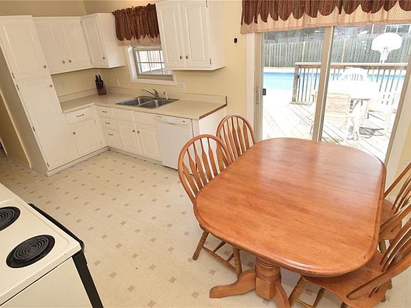 4th image of 5937 Schoolwood Dr
