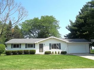 805 E Center St, Juneau, WI 53039