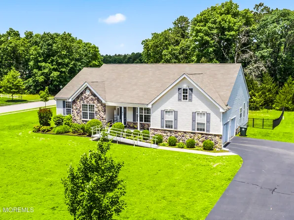 8 Aidan Lane, Jackson, NJ 08527