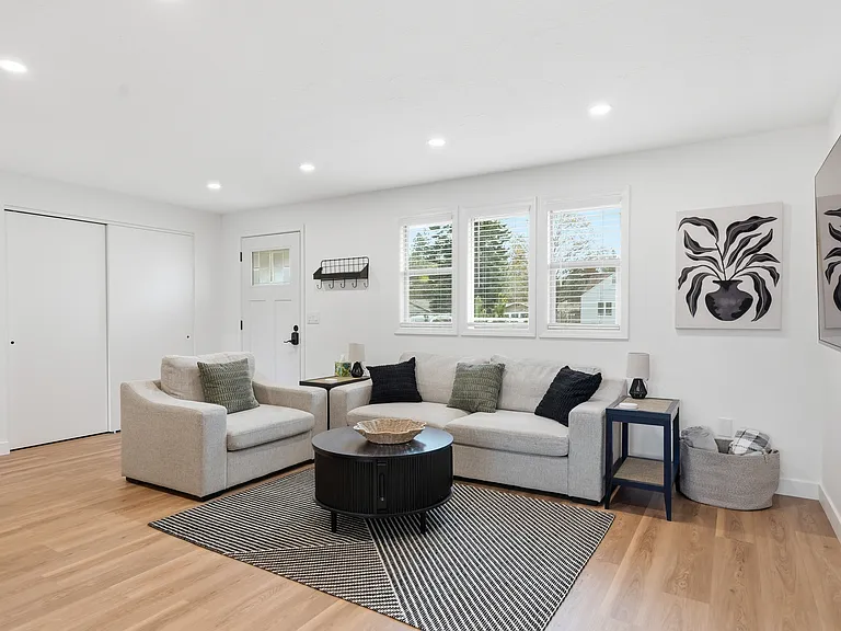 807 E Timber Ln — Photo 1