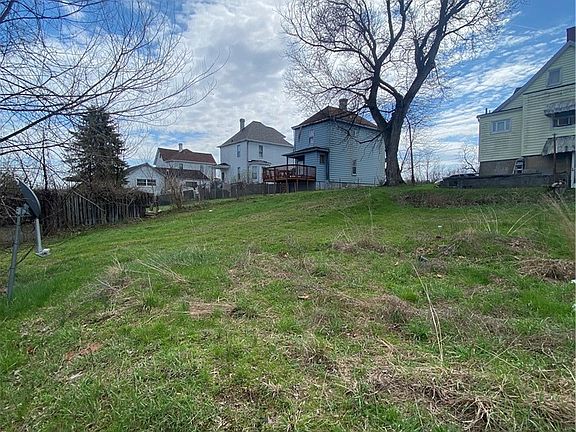 4th image of 547 Summit Ave