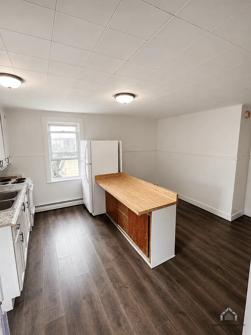53 Clinton Ave — Photo 4