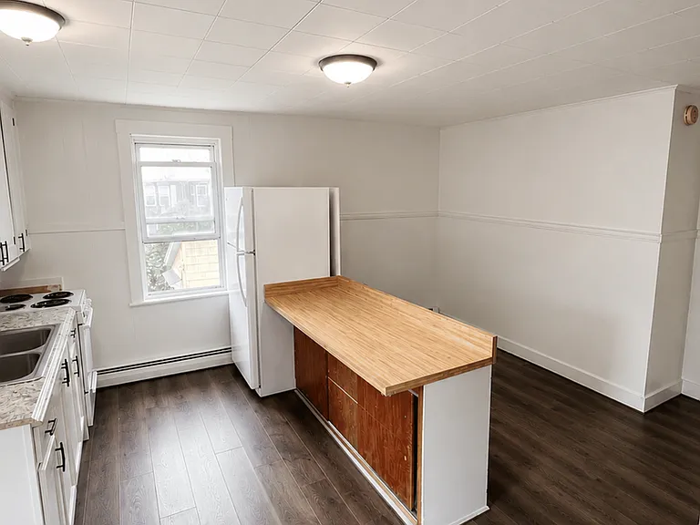 53 Clinton Ave — Photo 4