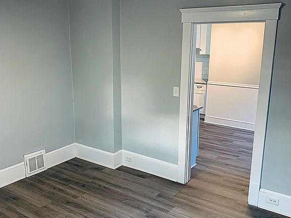 3rd image of 1618 Lakewood Ave APT 4