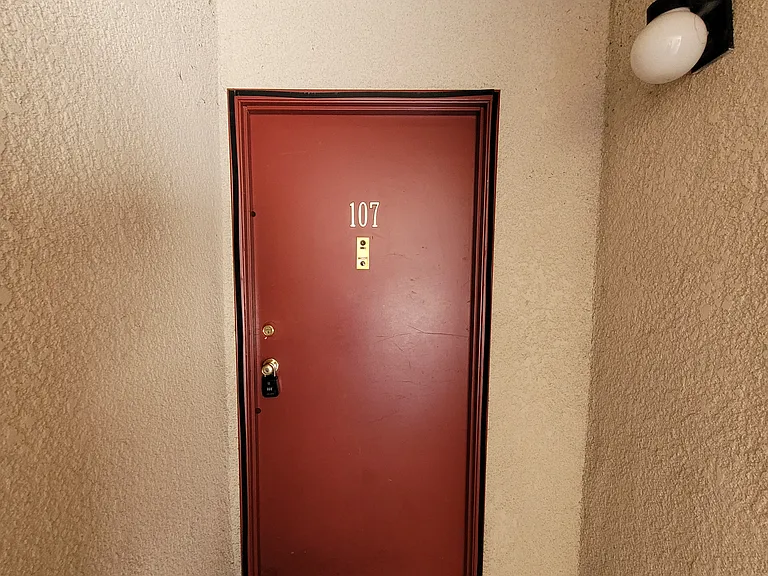 Gramercy Apartments — Photo 33