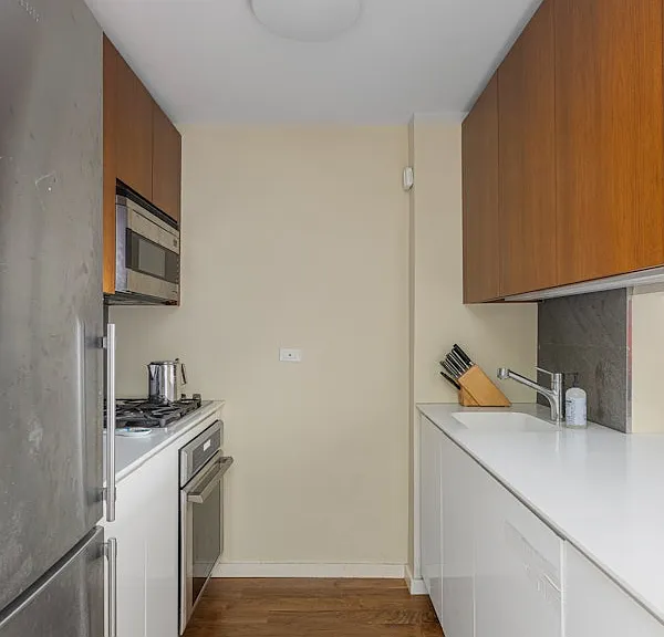515 E 72nd St #11H — Photo 6