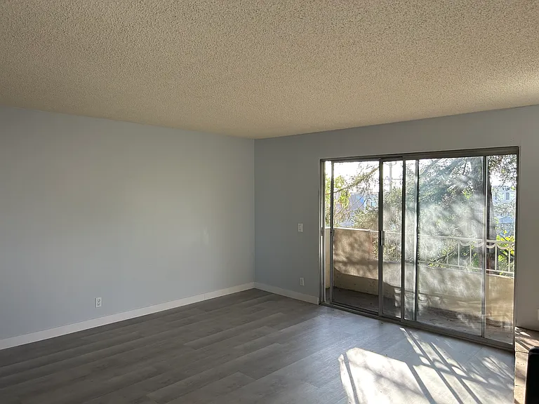 North Lake Tower — Photo 32