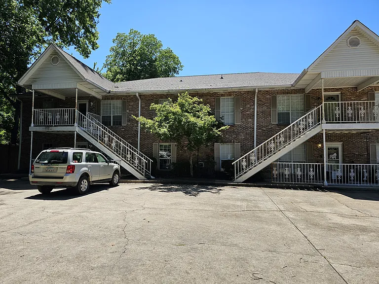 904 N Montgomery St — Photo 18