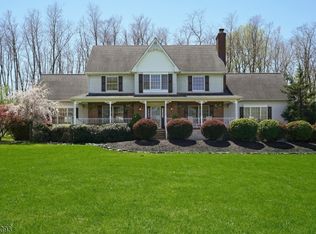 10 Apgar Farm Rd, Pittstown, NJ 08867