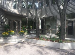 13800 Hill Ridge Dr, Minnetonka, MN 55305