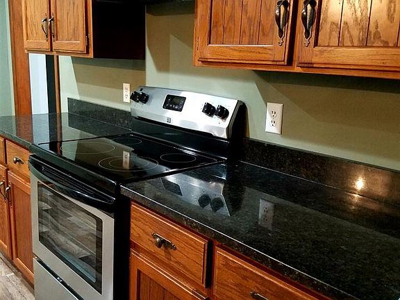 2nd image of 1002 Blackoak Ln