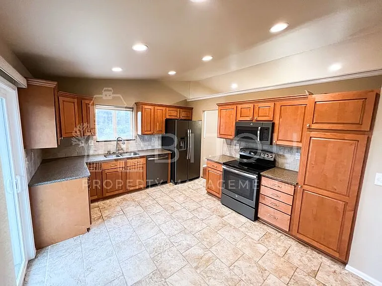 355 Waco Ct — Photo 45