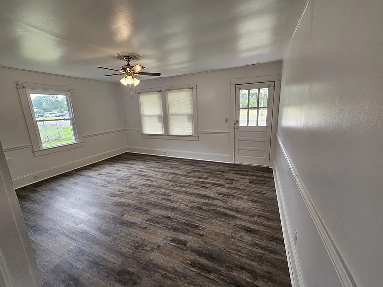 768 McDonald St — Photo 10