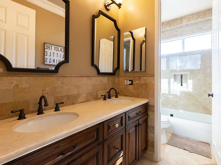 18652 Topanga Canyon Rd — Photo 24
