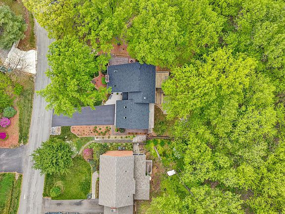 3rd image of 36 York St