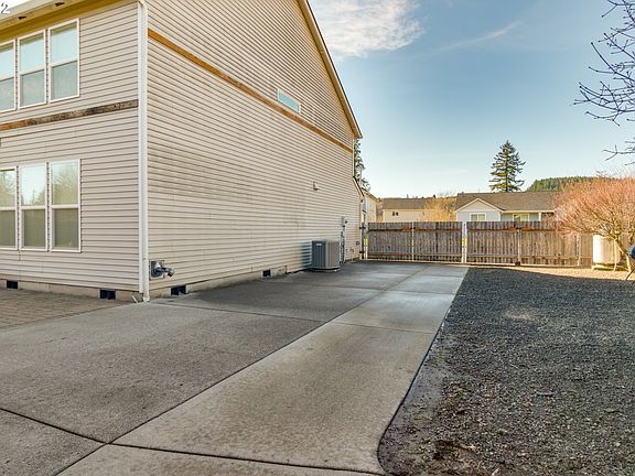 2nd image of 409 S Alder Ave