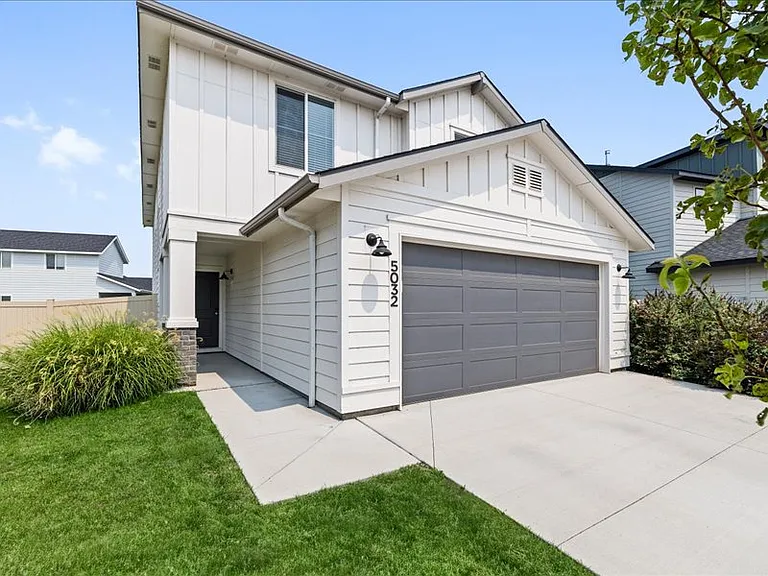 5032 W White Birch St — Photo 2