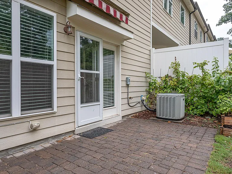 2123 Scarlet Maple Dr — Photo 25