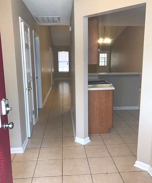 1st image of 195 Leeswood Cir