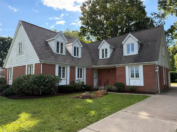 6025 Overlook Dr, Erie, PA 16505
