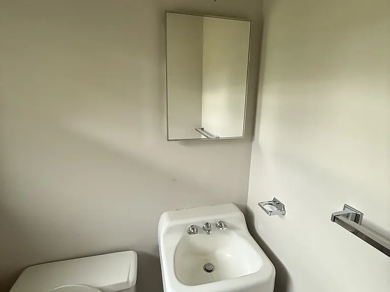113 Midland Dr — Photo 25