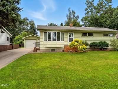 1514 S 15th St, Grand Forks, ND, 58201