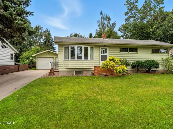 1514 S 15th St, Grand Forks, ND 58201