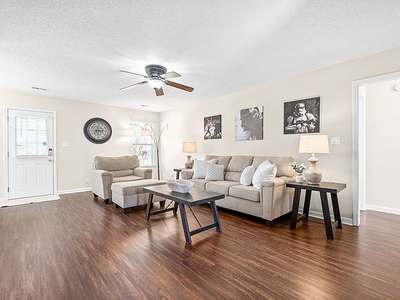 5th image of 1045 Waterford Cir