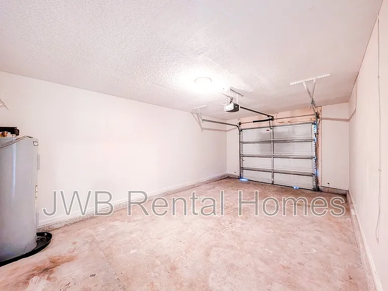 2037 Sessions Ln — Photo 11