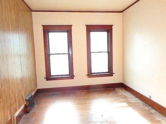 3rd image of 1125 Main St