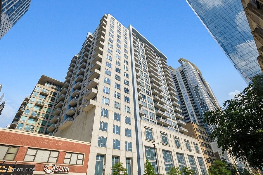1st image of 1305 S Michigan Ave APT 702